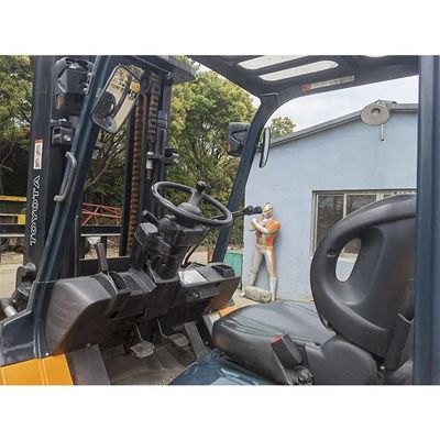 5000 kg Toyota 7f50 vorklift met 3 masten en 6000 mm hefhoogte in Shanghai