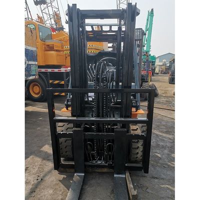 Japanse vorkheftrucks Gebruikte Toyota 7f30 Diesel vorkheftruck 3 ton Telehandler Routine vorkbreedte