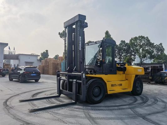 Top- tweedehands Komatsu FD160 met dieselmotor en 1150 mm vorklengte