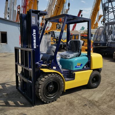 1200mm Vorklengte Komatsu FD30-14 3TON Vorklift voor restaurant tweedehands 2stage 3stage