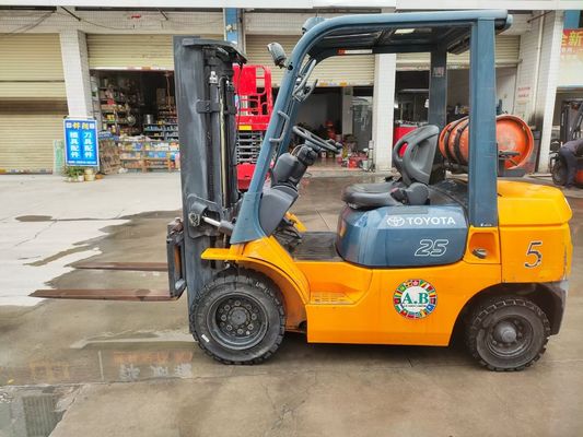 Toyota Diesel vorkheftruck van 4 ton met 6 m hefhoogte en Japanse motor