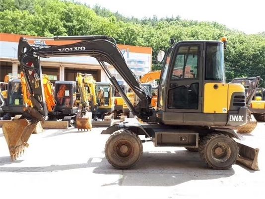 Tweedehands Volvo EW60 wielgraafmachine in goede staat en andere emmercapaciteit