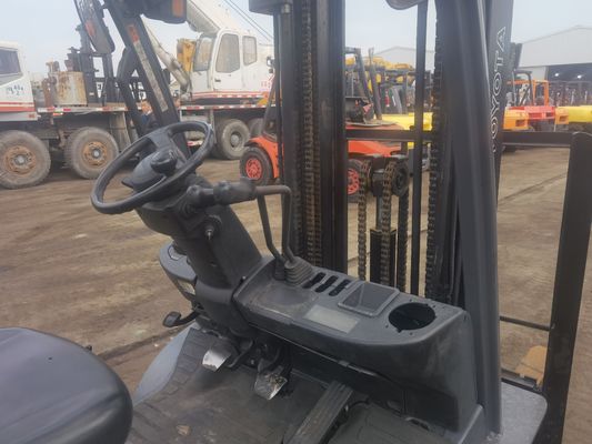 Gebruikte Japan Toyota FD25 Diesel Vorklift met Routine Vork Lengte en tegen betaalbare prijzen