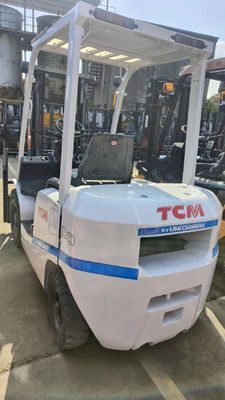 Krachtige gebruikte TCM 2,5 ton diesel vorkheftruck met een hefhoogte van 3 m en een aanpasbare cilinder