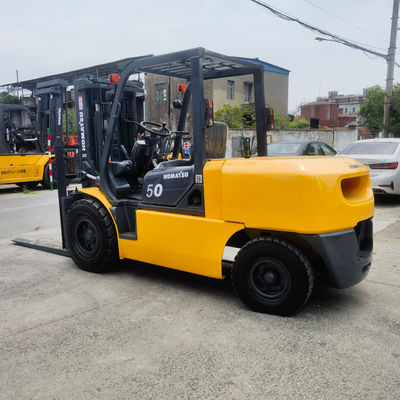 1200 mm vorkbreedte handmatige krachtbron Gebruikte Komatsu FD50 5 ton vorklift in goede staat
