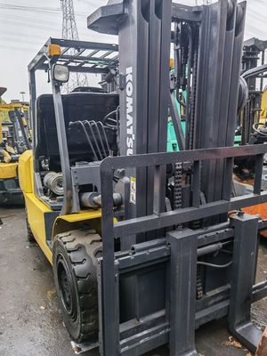 Komatsu 4.5T 3 Stages 4.5m Lifting Height Vorklift Japan Originele FD50 Diesel Gebruikt