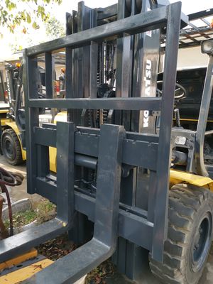 Essentiële uitrusting van drukkerijen Gebruikte Komatsu FD50-7 5 ton vorkheftrucks uit Japan