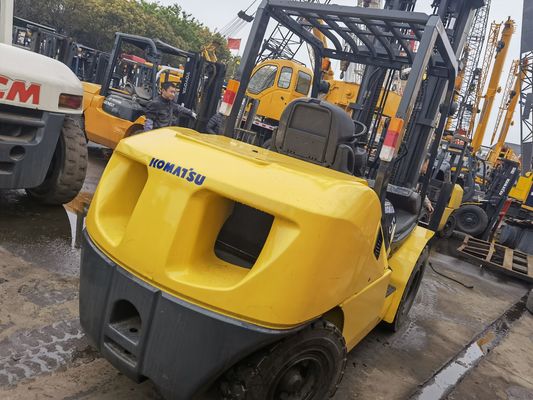 Gebruikte Komatsu 5ton Diesel vorkheftrucks FD50-10 FD50-7 Vorkheftrucks met twee trappen mast