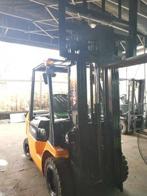 Krachtige benzinemotor 2012 Toyota 2,5 ton vorkheftruck met cilinder en zijverschuiving