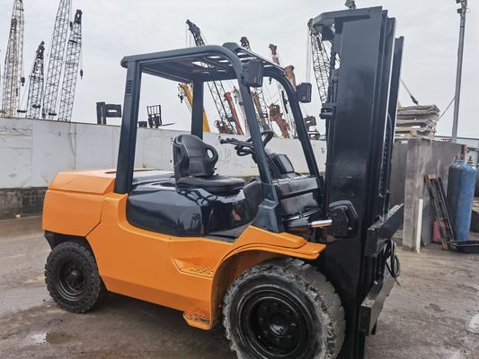 Gebruikte Toyota vorklift benzine gas 2,5 ton 3 ton in Shanghai Yard met Vork Breedte routine