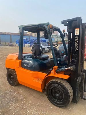 Gebruikte TOYOTA FD40.4 ton Vorklift met 2 trappen Mas 3m 4m 4.5m Gewicht KG 4000 kg