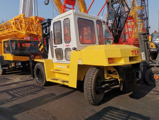 TCM FD100 Diesel vorkheftruck gebruikt op bouwplaats met vaste vorklengte