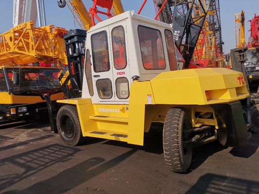 TCM FD100 Diesel vorkheftruck gebruikt op bouwplaats met vaste vorklengte