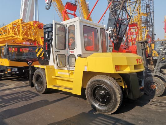 TCM FD100 Diesel vorkheftruck gebruikt op bouwplaats met vaste vorklengte
