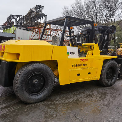 TCM FD100 10 ton diesel vorkheftruck met een hefhoogte van 3 m en een vorkbreedte van 4,5 m in Shanghai