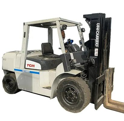 TCM FD50 5ton vorkheftruck met twee-deurs frame en dieselmotor