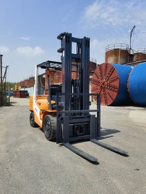 Krachtige TCM FD30T6 3 ton vorkheftruck met drievormige vork en zijverschuiving gebruikt in Shanghai Yard
