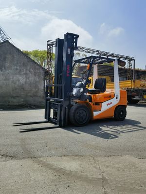 Krachtige TCM FD30T6 3 ton vorkheftruck met drievormige vork en zijverschuiving gebruikt in Shanghai Yard
