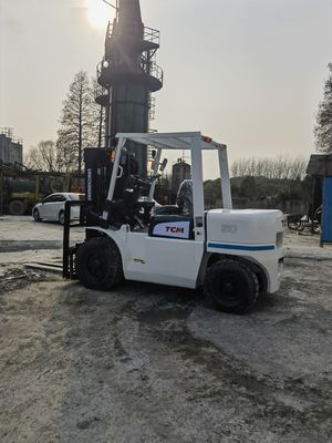 Krachtige dieselmotor 5 ton TCM 3-stage 4.5m FD100 DF50 FD70 Gebruikte vorkheftruck in Japan
