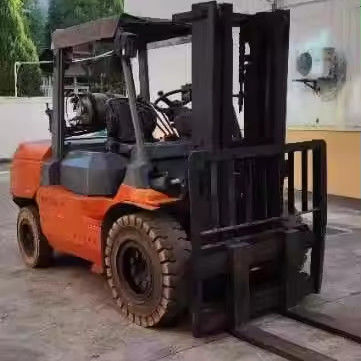 Gebruikte Toyota FD50 Vorklift 5 Ton met 5000 KG gewicht en goed werk in goede staat