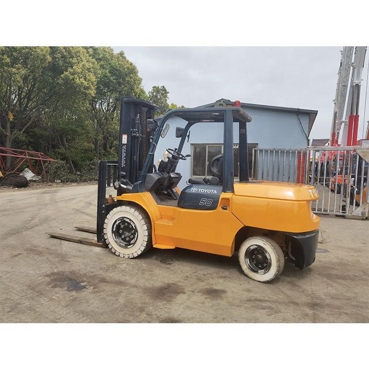 5000 kg Toyota 7f50 vorklift met 3 masten en 6000 mm hefhoogte in Shanghai