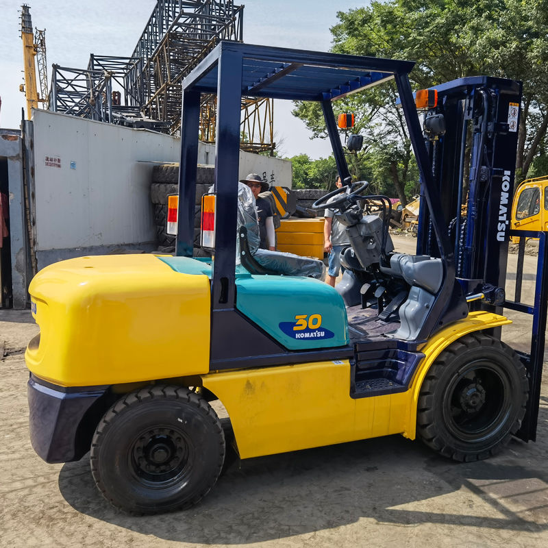 1200mm Vorklengte Komatsu FD30-14 3TON Vorklift voor restaurant tweedehands 2stage 3stage