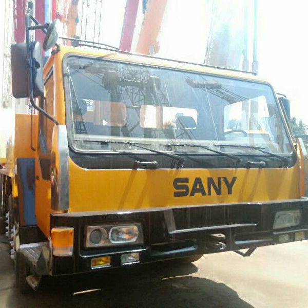Gebruikte SANY vrachtwagenkraan 55 ton met originele hydraulische klep in goede staat