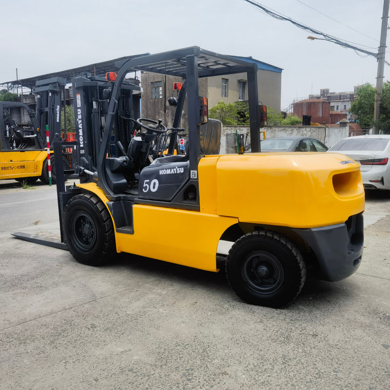 1200 mm vorkbreedte handmatige krachtbron Gebruikte Komatsu FD50 5 ton vorklift in goede staat