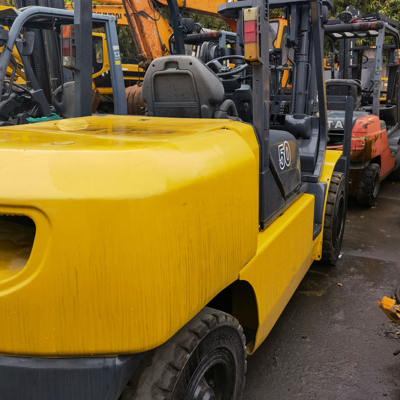 Komatsu 4.5T 3 Stages 4.5m Lifting Height Vorklift Japan Originele FD50 Diesel Gebruikt