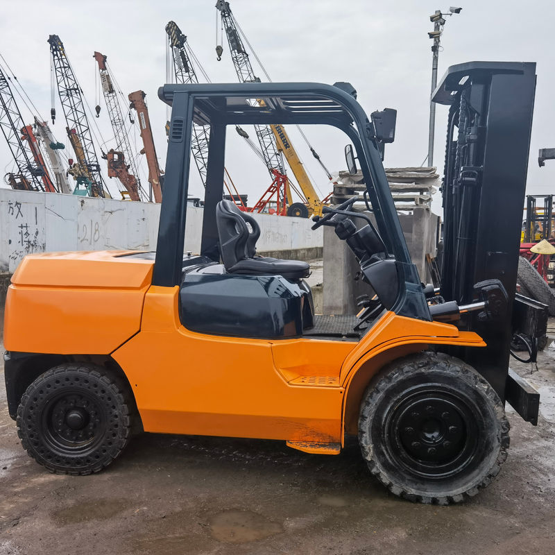 Gebruikte Toyota vorklift benzine gas 2,5 ton 3 ton in Shanghai Yard met Vork Breedte routine