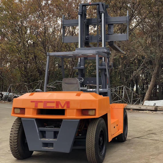 FD100 TCM vorklift van 10 ton in goede staat met dieselmotor en gewone vorkbreedte