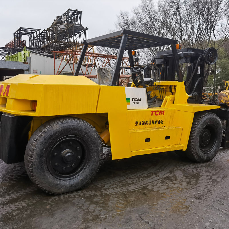 TCM FD100 10 ton diesel vorkheftruck met een hefhoogte van 3 m en een vorkbreedte van 4,5 m in Shanghai